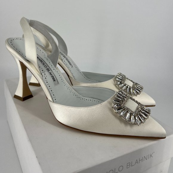 Manolo Blahnik 41 White Bridal Satin Prietasli Slingback Crystal Heels E796